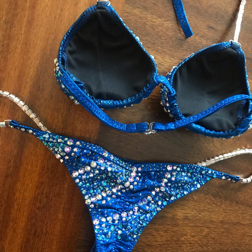 Competition Bikini - image 5